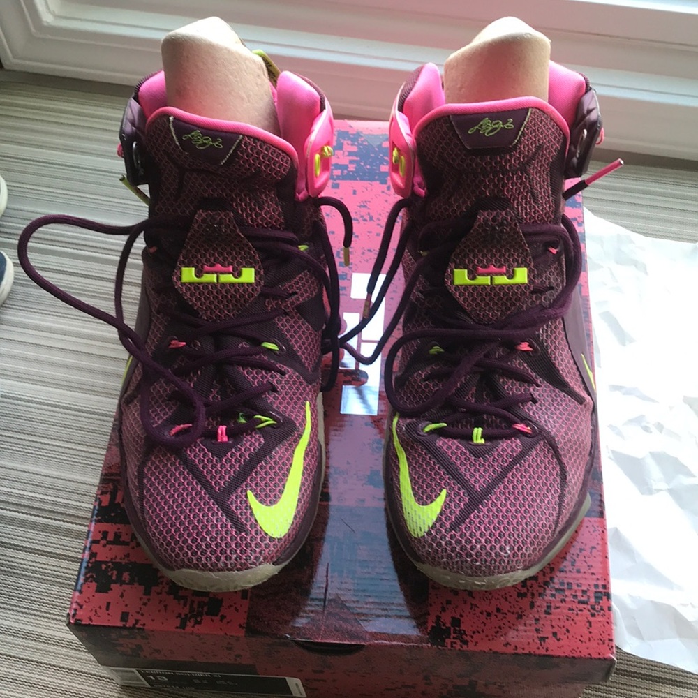 Basketball shoes